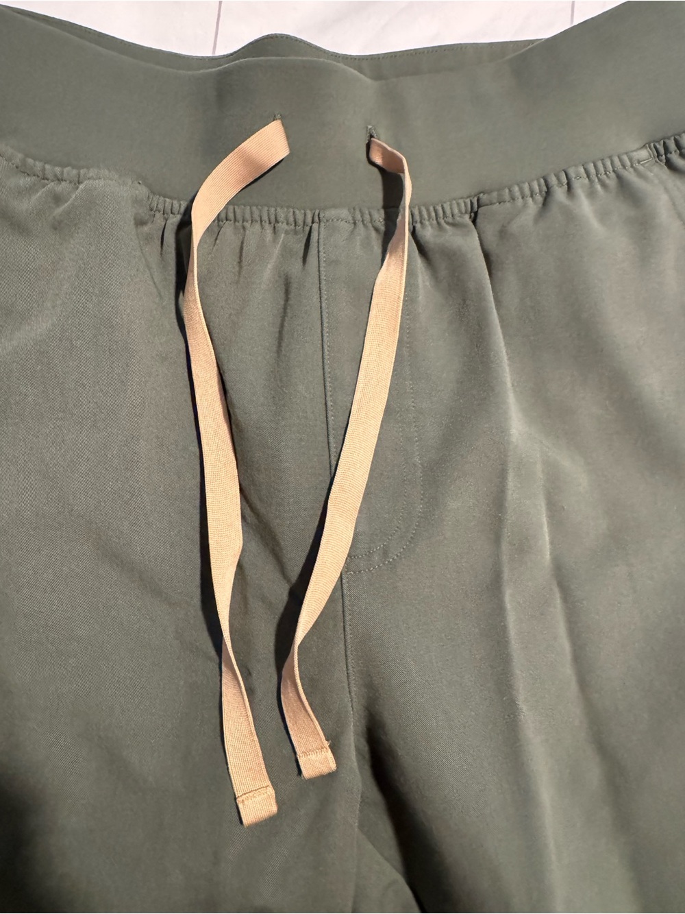 Figs Yola high rise slim scrub pant in moss - Picture 5 of 7
